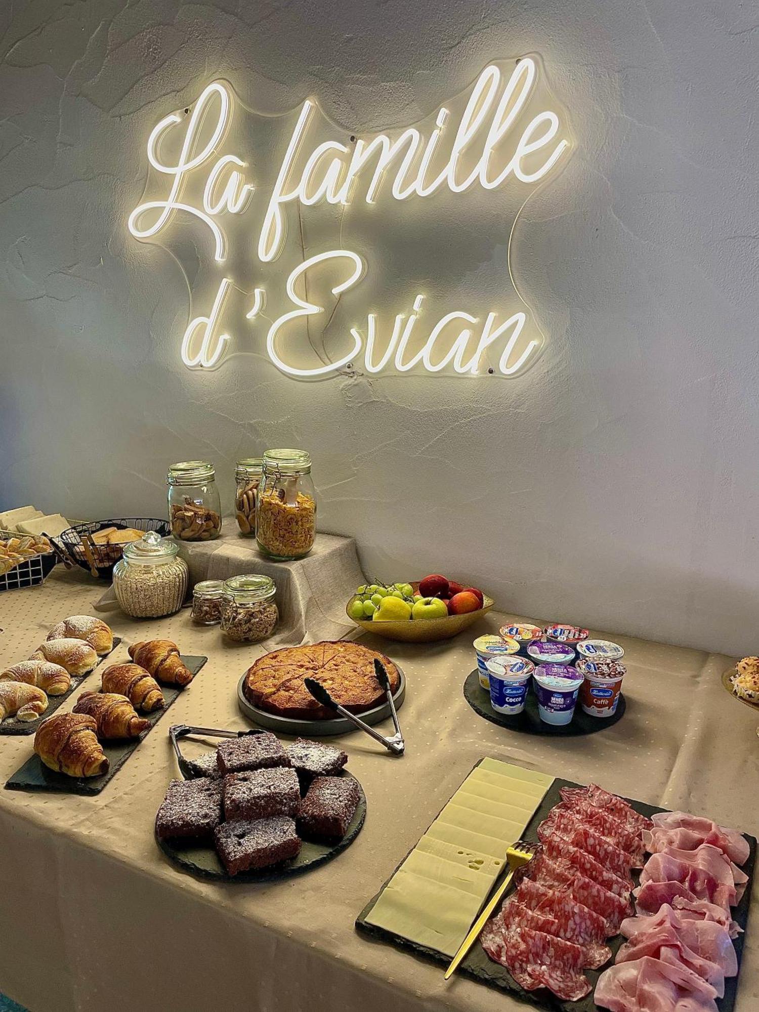 La Famille D'Evian Ξενοδοχείο Villeneuve Εξωτερικό φωτογραφία